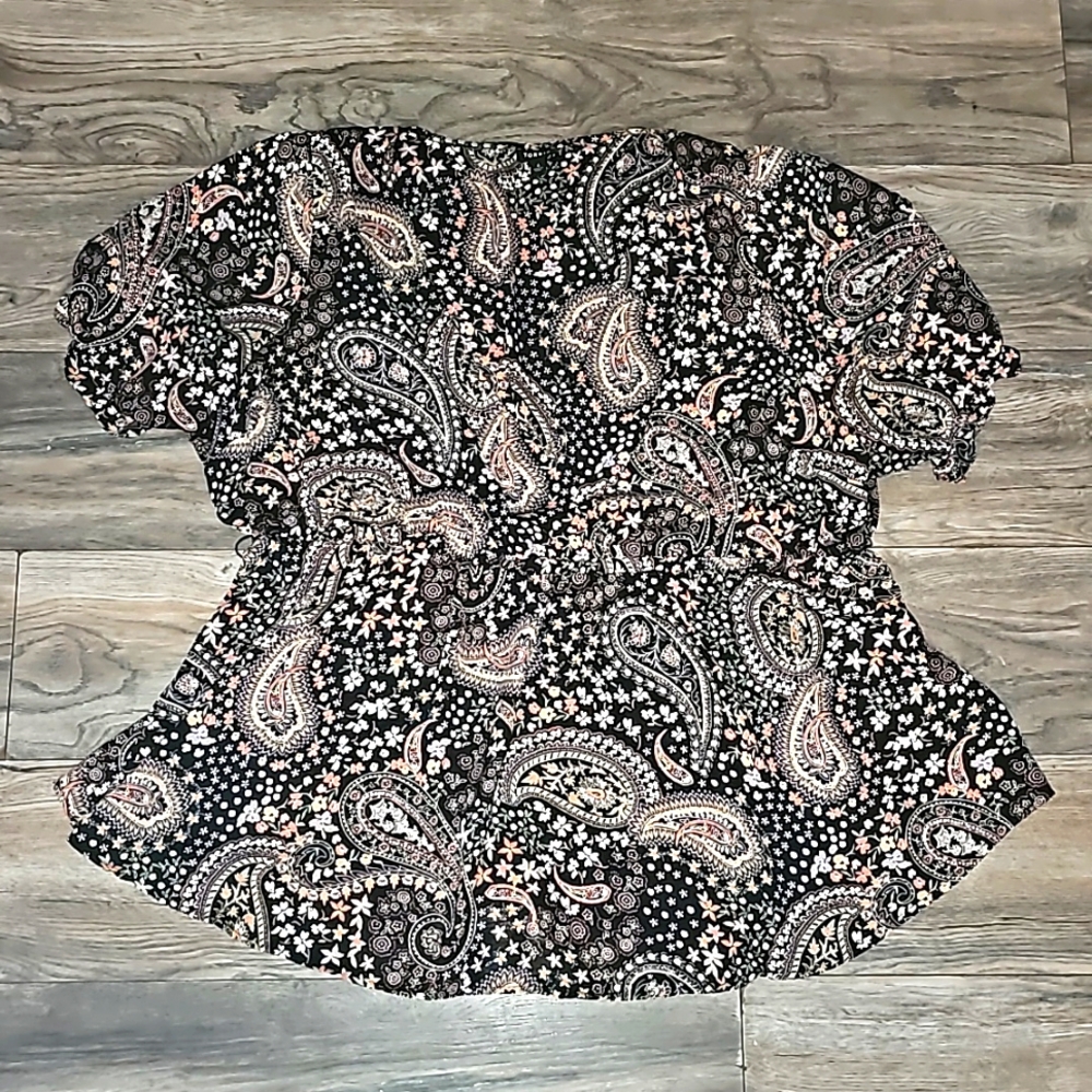 Torrid 4X blouse black w. Multicolored floral print v-neck b21